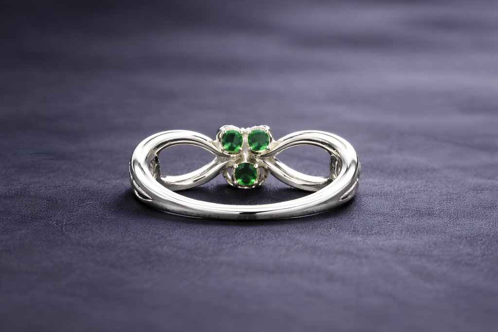 Emerald Éternelle Ring